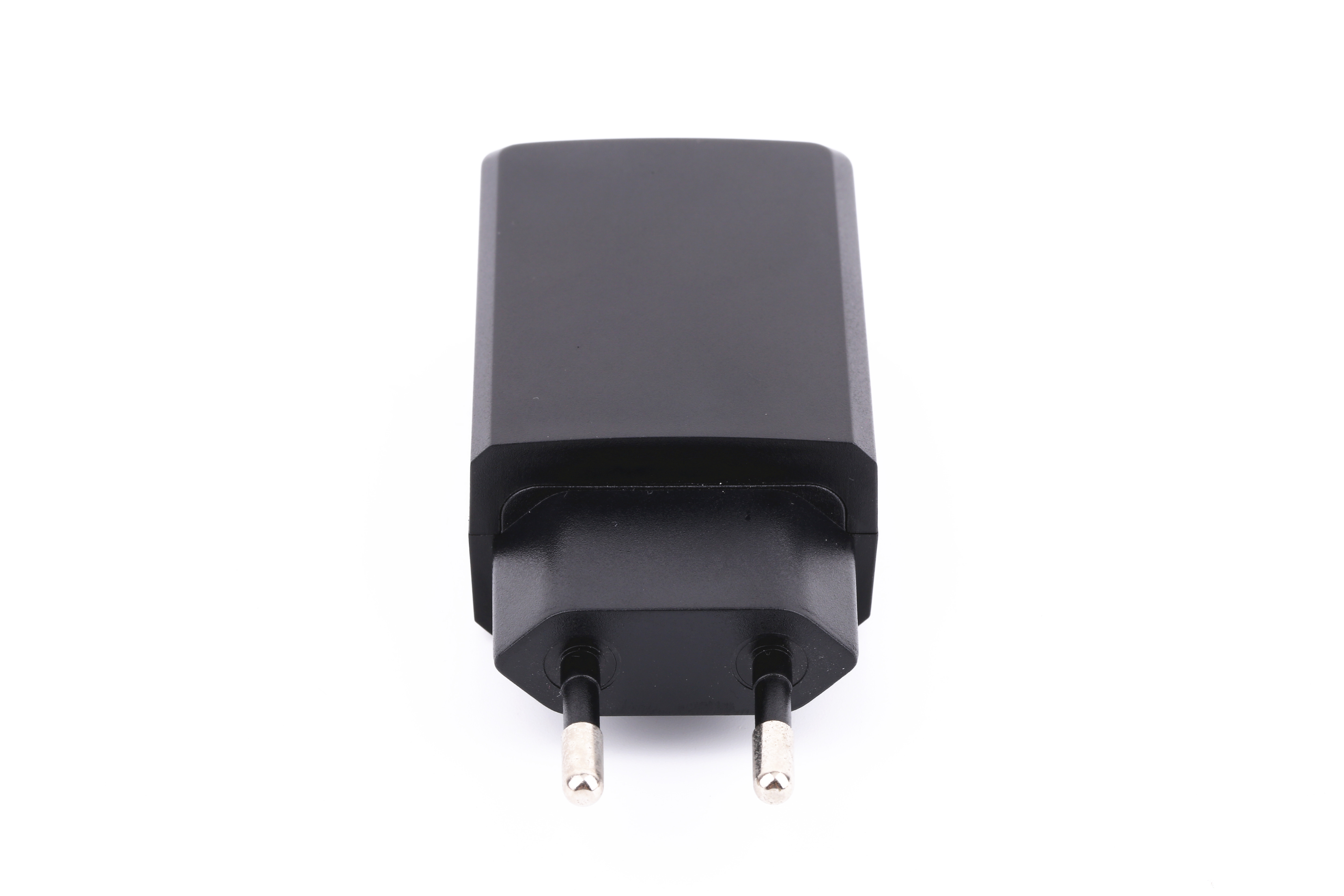MKD 18W系列 插墙式 黑色 立式外壳 USB 欧规