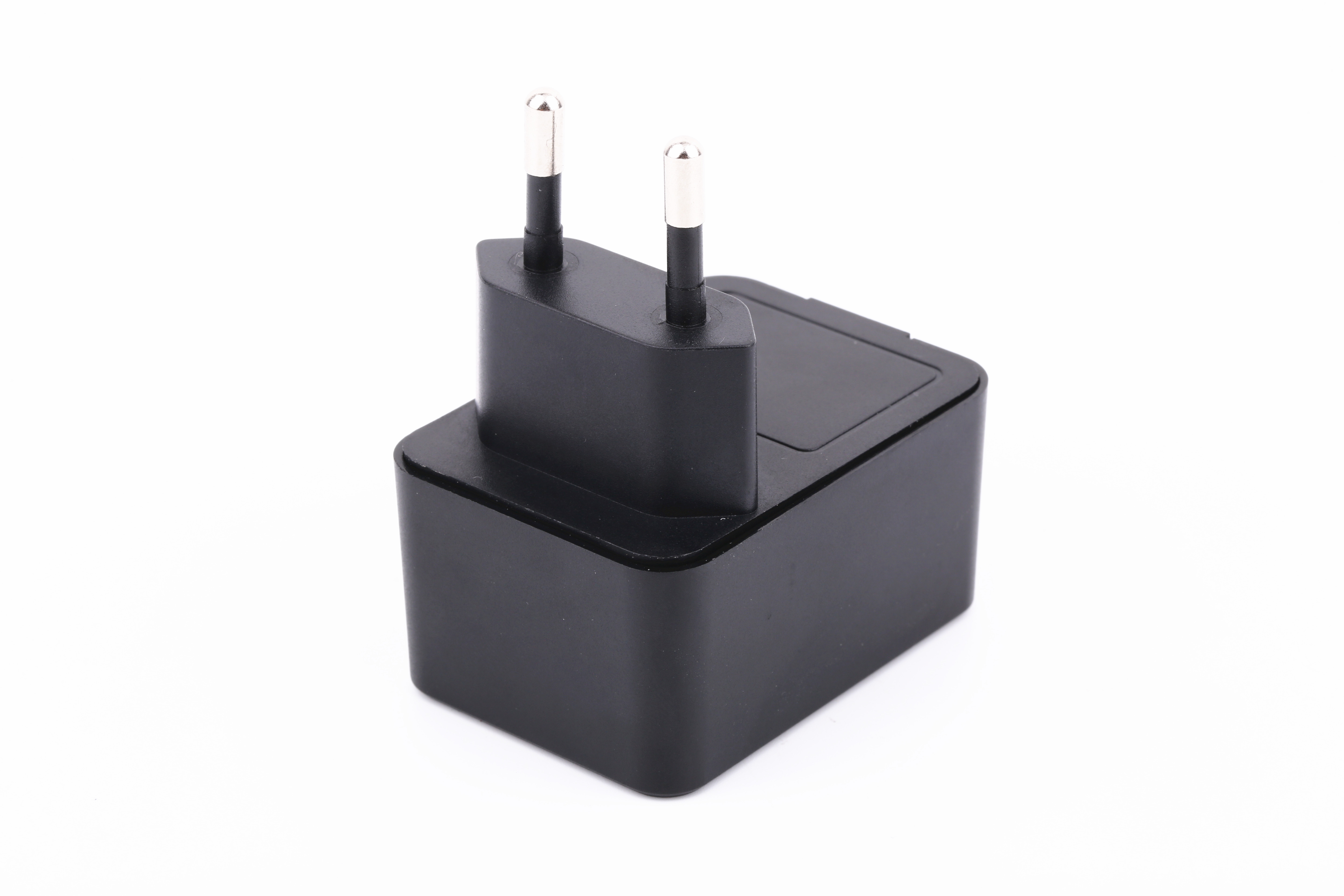 MKD 18W系列 插墙式 黑色 卧式外壳 USB 欧规